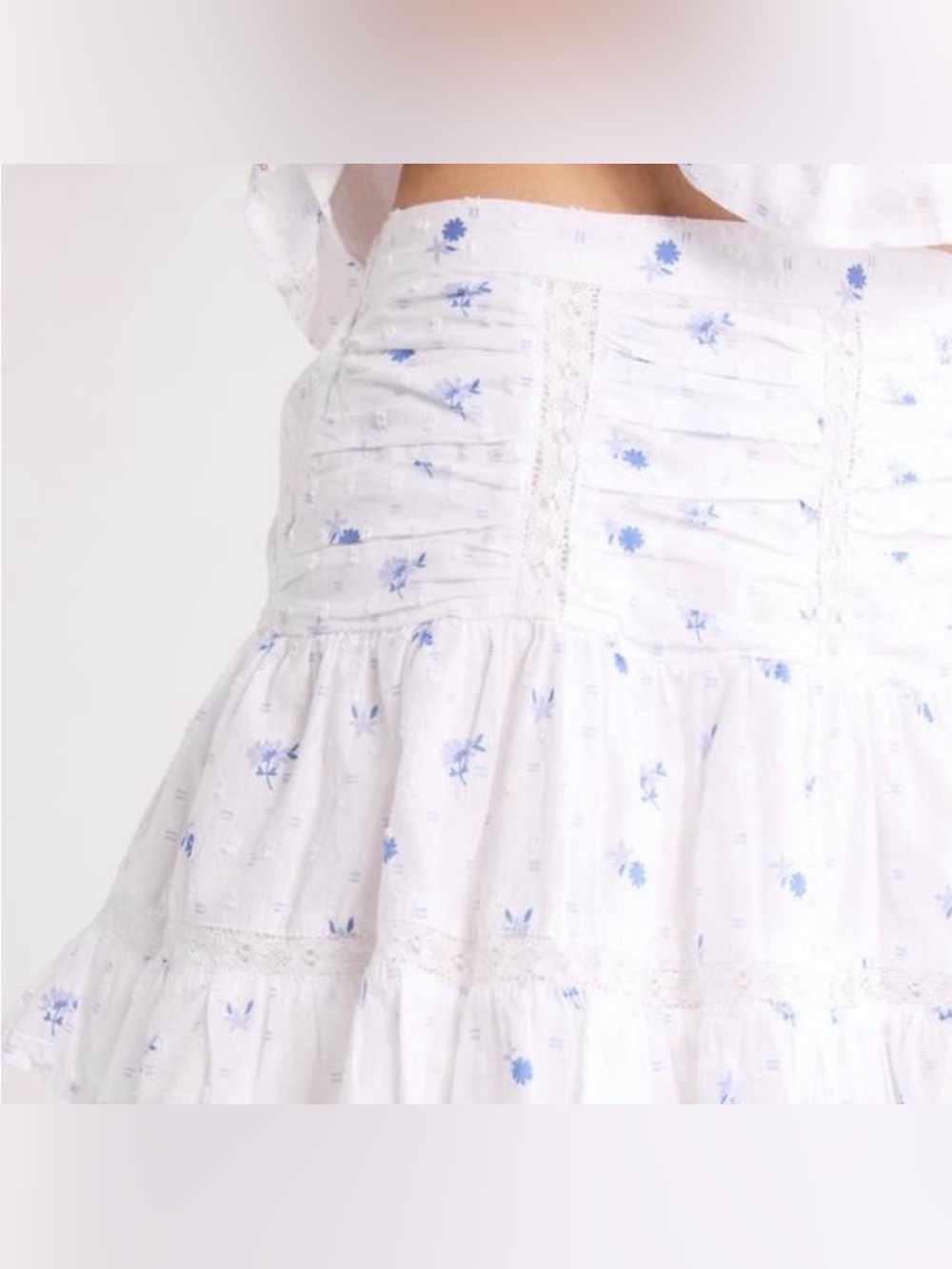 Abound Mini Skirt (Size Medium, Blue Floral Print)